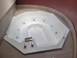 Vista aérea del jacuzzi, con capacidad para 6 personas